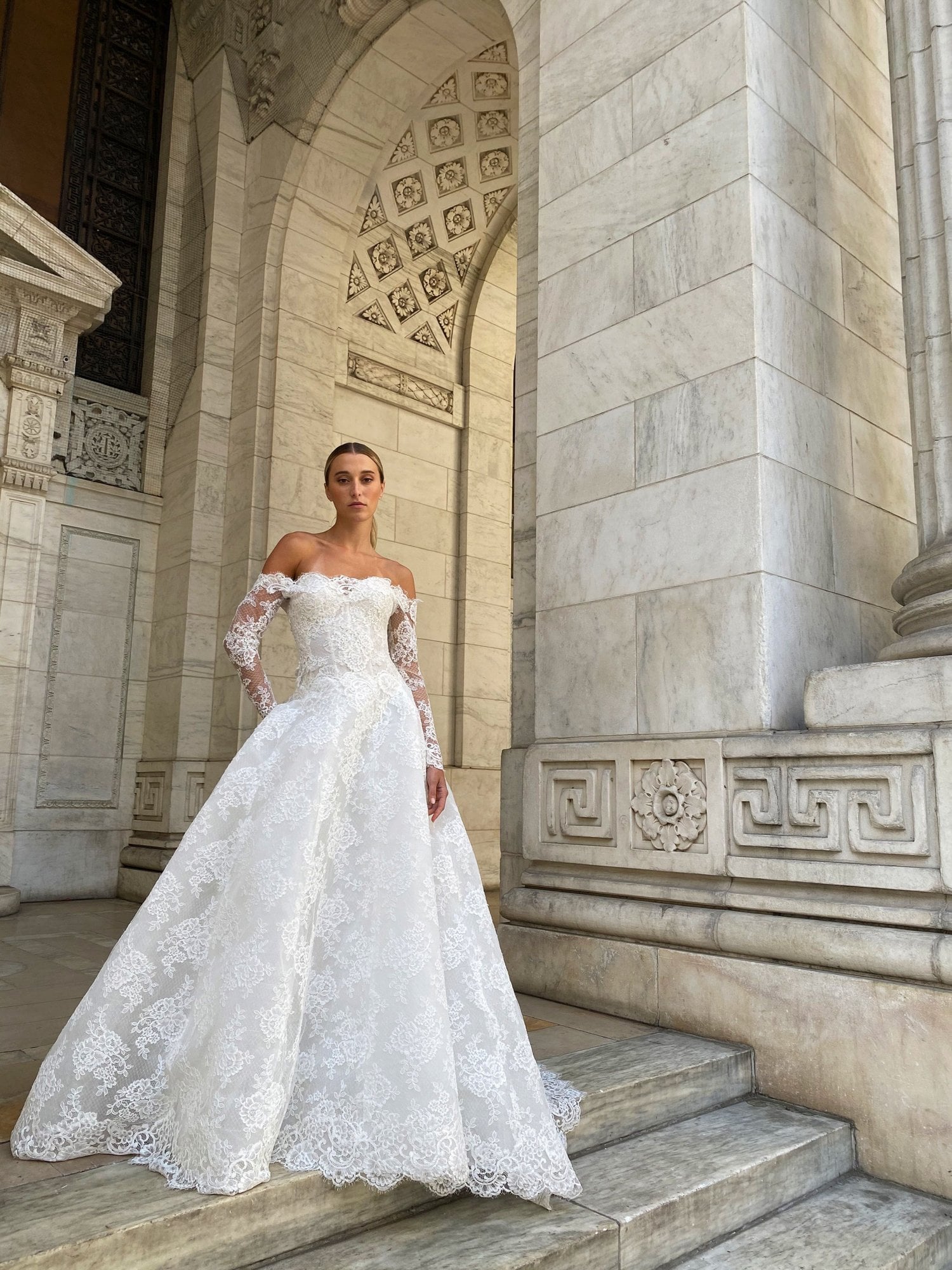 Monique-Lhuillier-Fleur-de-Lis