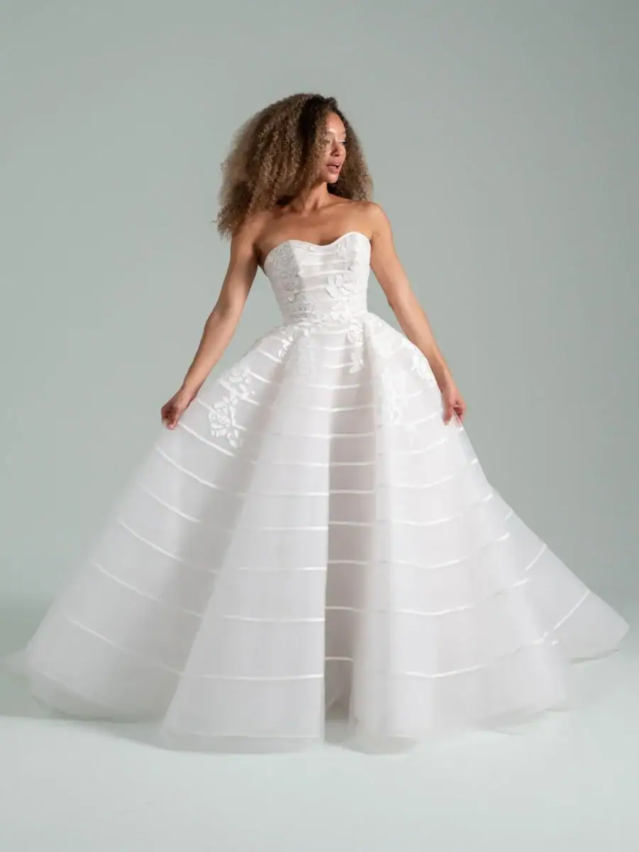 Structured ball gown with horizontal lines and scattered lace appliques
