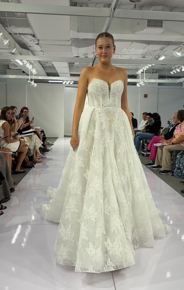2025 wedding dress trends 