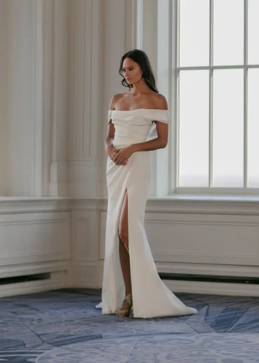 Wedding dress with a slit 